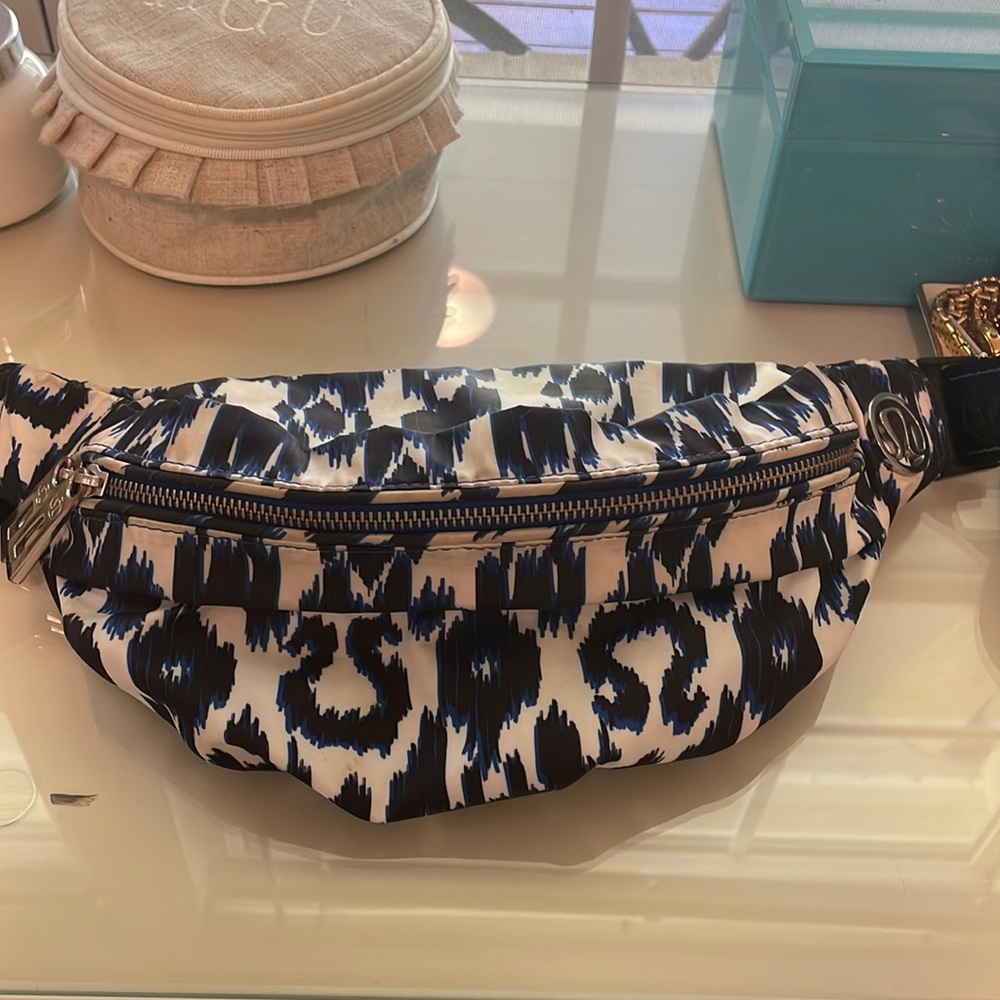 Lululemon print Belt Bag